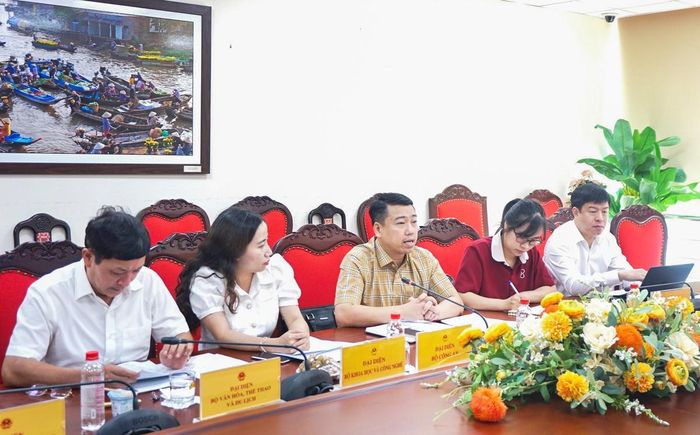 Theo Trung tá Vũ Trọng Nghĩa, Phó Trưởng phòng phụ trách Phòng An ninh thông tin mạng, Cục An ninh mạng và phòng, chống tội phạm sử dụng công nghệ cao, Bộ Công an, hiện nay đã có nhiều “rào chắn” để ngăn chặn trẻ em tiếp xúc với nội dung xấu độc trên môi trường mạng song trên thực tế vẫn còn nhiều điểm hạn chế. Ảnh: Báo ĐBND