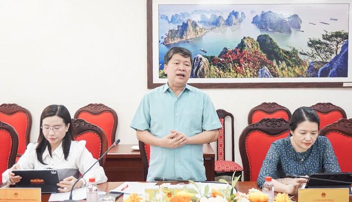 Phó Chủ nhiệm Ủy ban Văn hóa và Xã hội Tạ Văn Hạ chủ trì buổi làm việc. Ảnh: Báo ĐBND