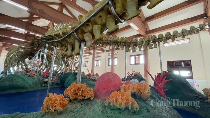 Các hoạt cảnh được bố trí ở dưới giúp khung cảnh trở nên sinh động hơn. Ảnh: Nguyễn Dương