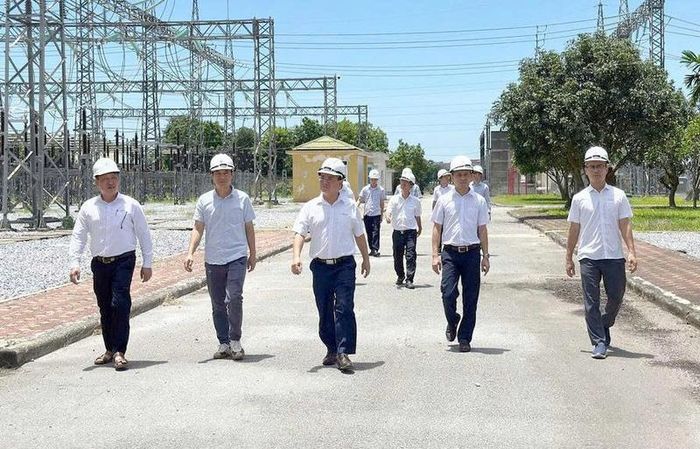 Đoàn công tác kiểm tra tại TBA 500kV Hiệp Hòa - thuộc Truyền tải điện Đông Bắc 3