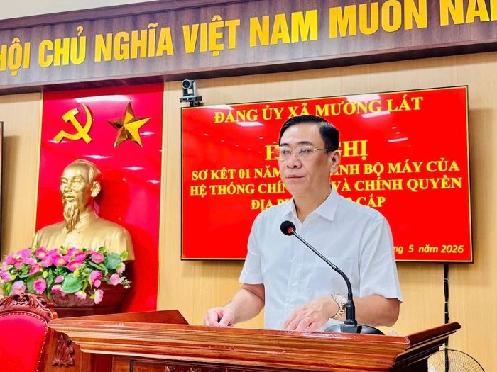Đồng chí Lê Ngọc Minh, Bí thư Đảng ủy xã Mường Lát phát biểu kết luận hội nghị.