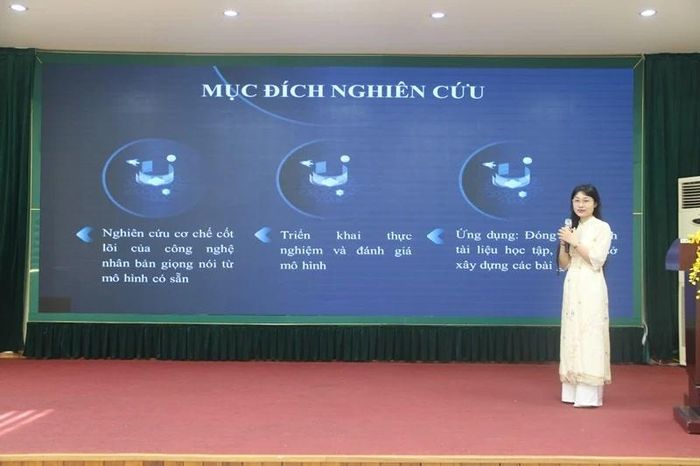 Sinh viên Trường Đại học Hồng Đức trình bày tham luận tại hội nghị.