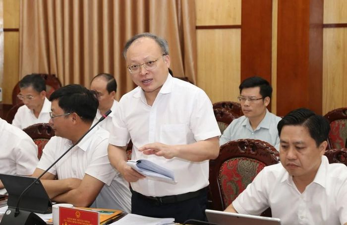 Giám đốc Sở Tài chính Lê Trọng Thụ phát biểu tại phiên họp.
