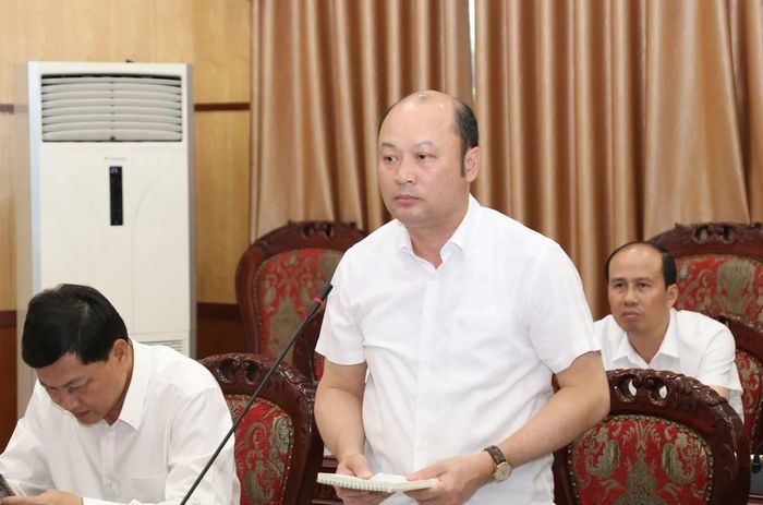 Phó Chủ tịch UBND tỉnh Cao Văn Cường phát biểu tại phiên họp.