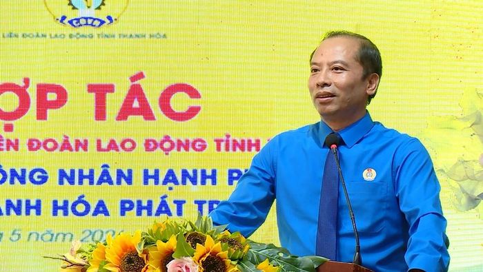 Chủ tịch Liên đoàn Lao động tỉnh Lương Trọng Thành phát biểu tại lễ ký kết.
