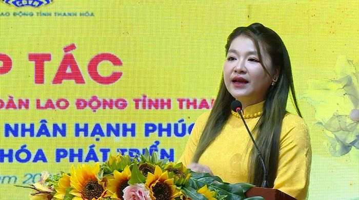 Bà Nguyễn Thị Hồng Liên, Chủ tịch Hiệp hội Doanh nhân nữ tỉnh Thanh Hóa phát biểu tại lễ ký kết.