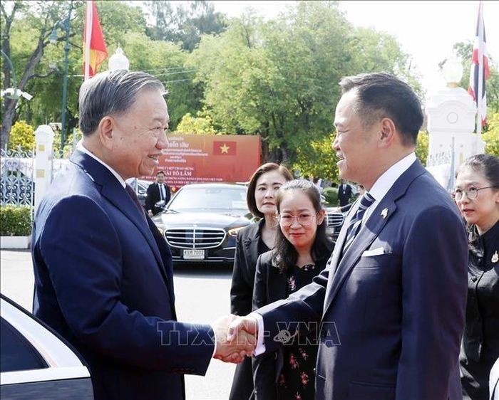 Thủ tướng Thái Lan Anutin Charnvirakul đón Tổng Bí thư, Chủ tịch nước Tô Lâm. Ảnh: TTXVN