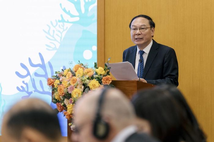 Thứ trưởng Lê Công Thành: “Đối với Việt Nam, một quốc gia ven biển, việc bảo vệ, phát triển hệ sinh thái carbon xanh dương không chỉ là yêu cầu về môi trường mà còn là định hướng chiến lược để thực hiện mục tiêu phát triển bền vững kinh tế biển, tăng cường khả năng chống chịu khí hậu và thực hiện các cam kết quốc tế”.