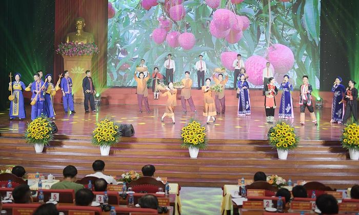  Tiết mục văn nghệ chào mừng hội nghị. 