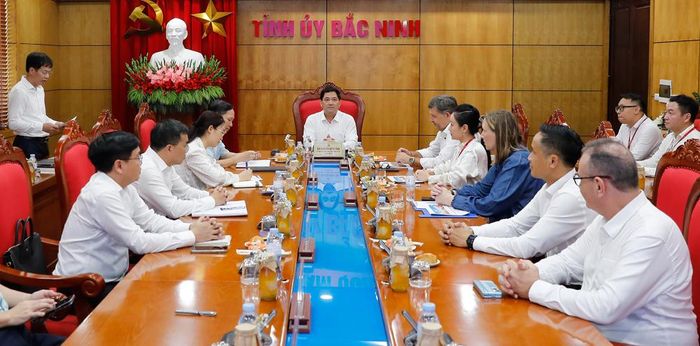  Quang cảnh buổi làm việc. 