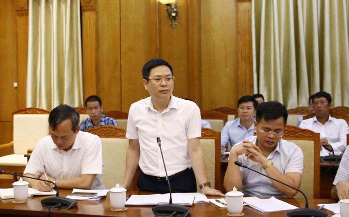Đại diện Sở Xây dựng trao đổi về tiến độ thực hiện các dự án nhà ở xã hội khu vực phía Nam sông Cầu.