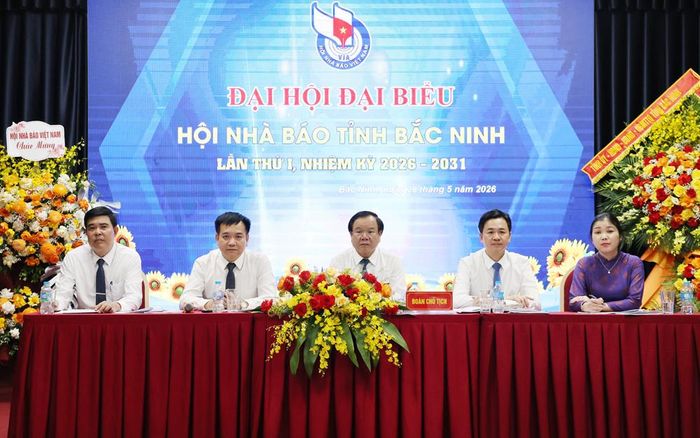  Đoàn Chủ tịch Đại hội. 