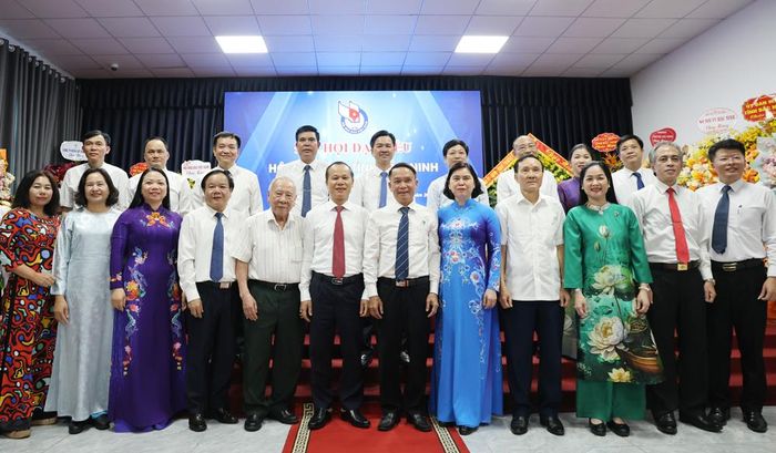  Các đồng chí lãnh đạo tỉnh cùng các đại biểu tại Đại hội. 