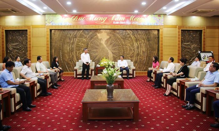  Quang cảnh buổi làm việc. 