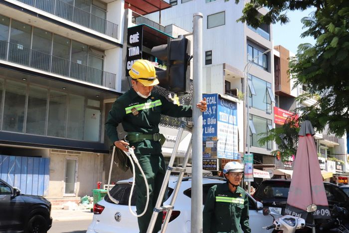 Nhiều người lao động cho biết công việc không thể dừng dù thời tiết khắc nghiệt.