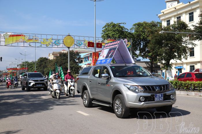 Diễu hành, cổ động hưởng ứng Ngày Thế giới không thuốc lá trên các tuyến phố của phường Điện Biên Phủ.