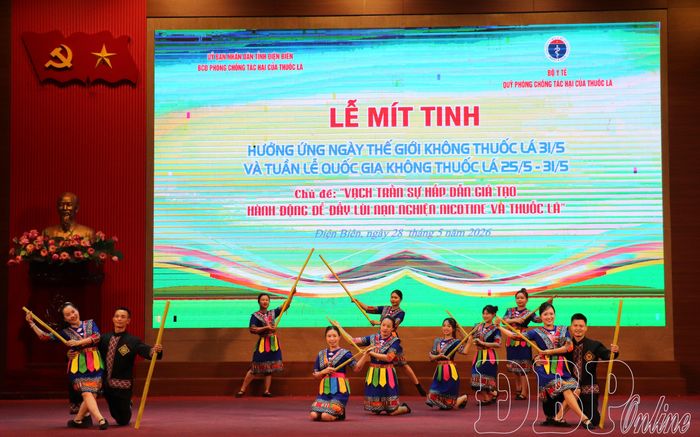 Tiết mục văn nghệ tại lễ mít tinh.