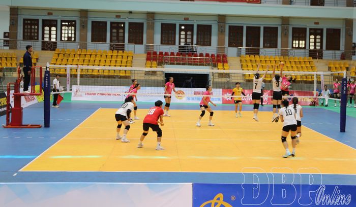 Trận thi đấu giữa đội nữ Đắk Lắk gặp Quảng Ninh.