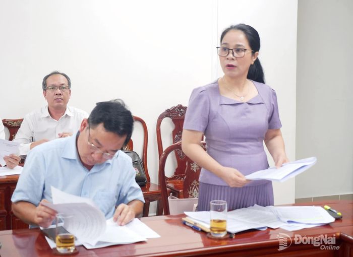 Giám đốc Sở Y tế Đỗ Thị Nguyên báo cáo kế hoạch triển khai khám sức khỏe định kỳ miễn phí cho người dân trên địa bàn thành phố. Ảnh: Hạnh Dung