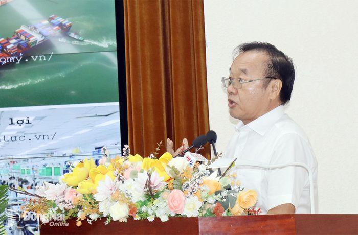 GS.TS Nguyễn Phước Dân, Trường đại học Bách Khoa - Đại học Quốc gia Thành phố Hồ Chí Minh đóng góp ý kiến tại hội nghị. Ảnh: Hoàng Lộc