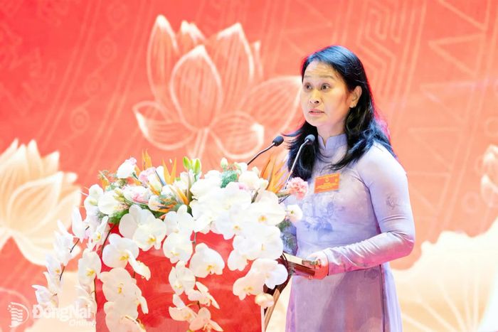 Đồng chí Đặng Minh Nguyệt, Ủy viên Ban Thường vụ Thành ủy, Phó Chủ tịch Thường trực HĐND thành phố Đồng Nai phát biểu tham luận tại hội nghị. Ảnh: HĐND thành phố cung cấp