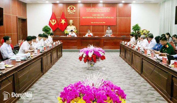 Quang cảnh buổi làm việc. Ảnh: Bùi Cúc