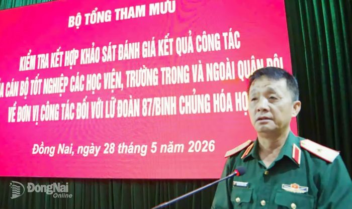 Thiếu tướng Nguyễn Khắc Huy, Phó Cục trưởng Cục Quân huấn - Nhà trường phát biểu tại buổi kiểm tra. Ảnh: ĐVCC