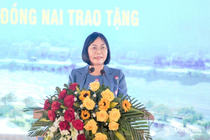  Thành ủy viên, Phó Chủ tịch UBND thành phố Đồng Nai Nguyễn Thị Hoàng phát biểu tại buổi lễ. Ảnh: Hồng Nhi