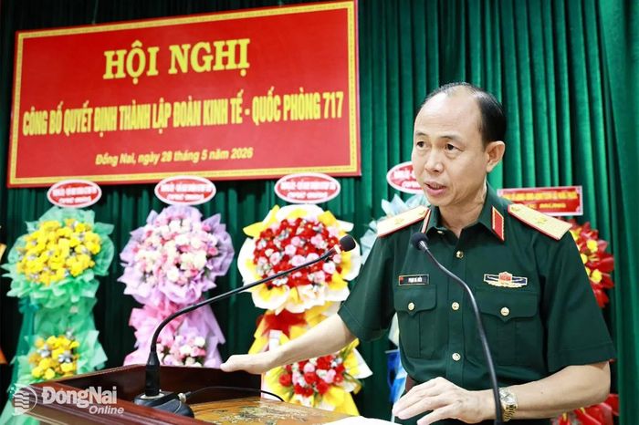 Thiếu tướng Phạm Bá Hiền, Tư lệnh Binh đoàn 16 phát biểu giao nhiệm vụ tại hội nghị. Ảnh: Anh Đức