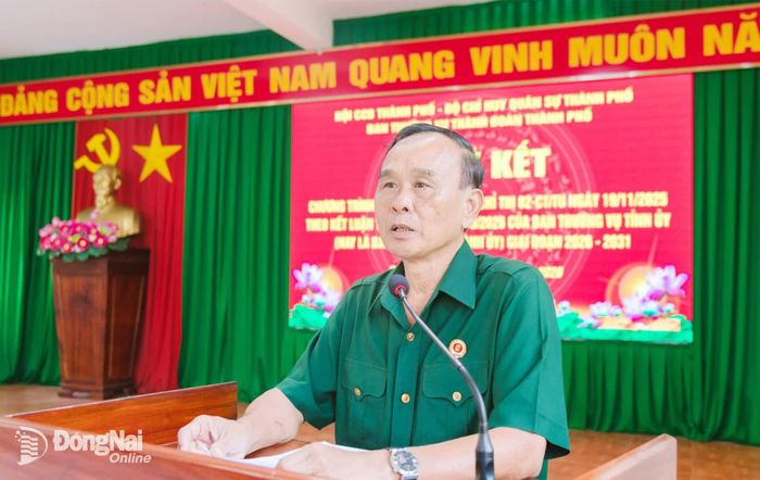 Đại tá Huỳnh Thanh Liêm, Phó Chủ tịch Hội Cựu chiến binh thành phố báo cáo sơ lược kết quả thực hiện Chỉ thị 02. Ảnh: Văn Chung