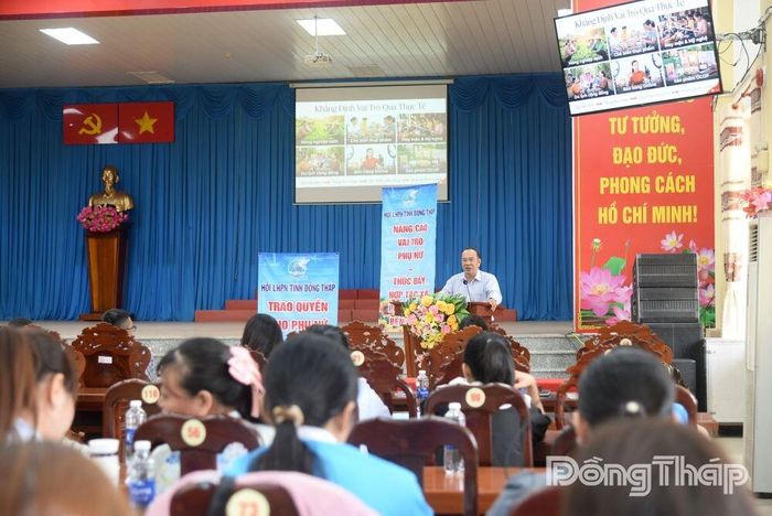 Đại diện các sở, ngành chia sẻ những chủ trương, chính sách hỗ trợ mô hình kinh tế tập thể.