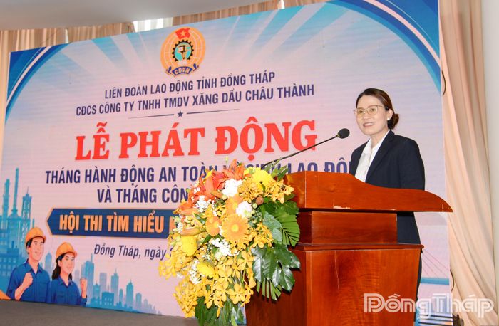 Bà Phạm Ngọc Phương, Chủ tịch Công đoàn cơ sở Công ty TNHH TMDV Xăng dầu Châu Thành phát biểu tại Lễ phát động.