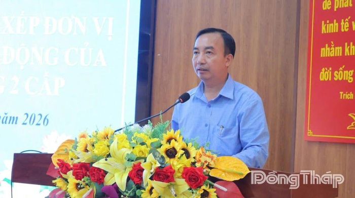 Đồng chí Phạm Hùng Vinh, Bí thư Đảng ủy xã Chợ Gạo phát biểu tại hội nghị.