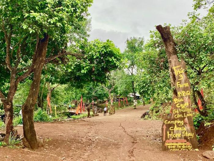 Thác Ba được địa phương giao cho người dân quản lý, đầu tư phát triển thành điểm du lịch.