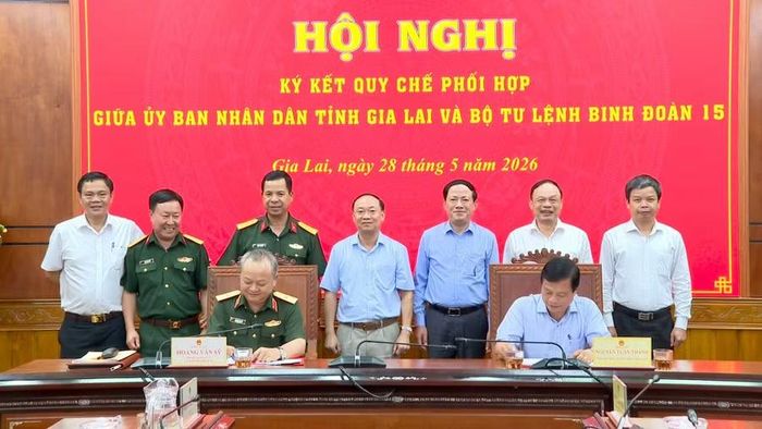  UBND tỉnh Gia Lai và Bộ Tư lệnh Binh đoàn 15 ký kết quy chế phối hợp. Ảnh: Nhật Trường 