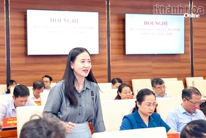 Đại biểu phát biểu ý kiến tại hội nghị.