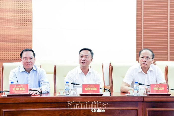 Các đồng chí lãnh đạo tỉnh tại buổi làm việc. Ảnh: CÔNG ĐỊNH