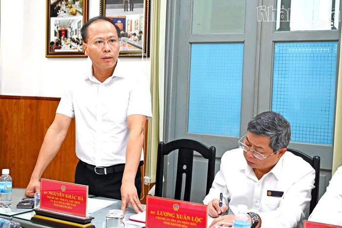Đồng chí Nguyễn Khắc Hà phát biểu.