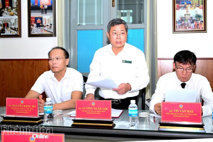 Chánh án Tòa án nhân dân tỉnh Lương Xuân Lộc phát biểu.