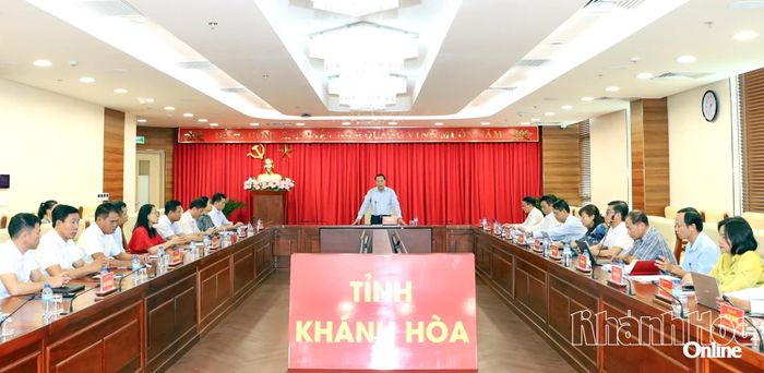 Phó Bí thư Thường trực Tỉnh ủy Hồ Xuân Trường chủ trì hội nghị.