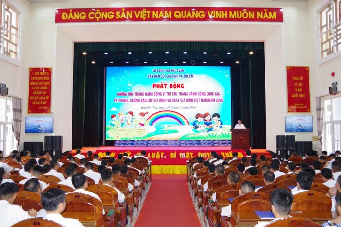 Quang cảnh lễ phát động. 