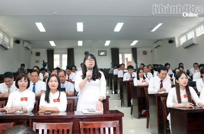 Học viên phát biểu ý kiến tại buổi sơ kết.