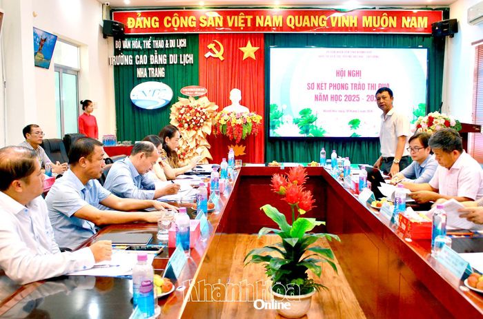 Đại biểu phát biểu ý kiến tại hội nghị.