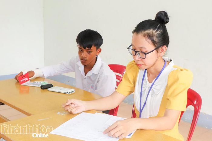 Thí sinh Mang Nguyên tại phòng thi đặc biệt.