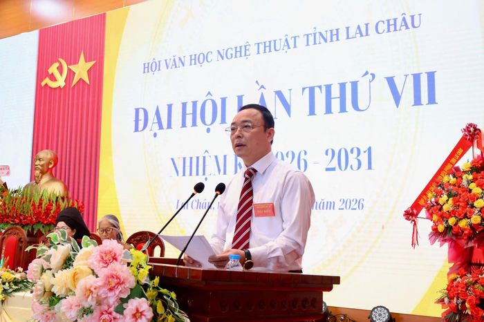 Đồng chí Phạm Văn Hải - Chủ tịch Hội VHNT tỉnh phát biểu khai mạc đại hội.