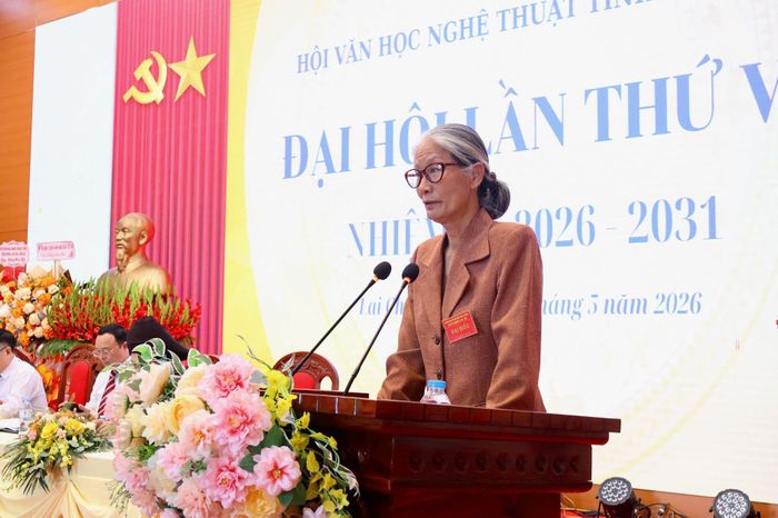 Đại biểu trình bày tham luận tại đại hội.