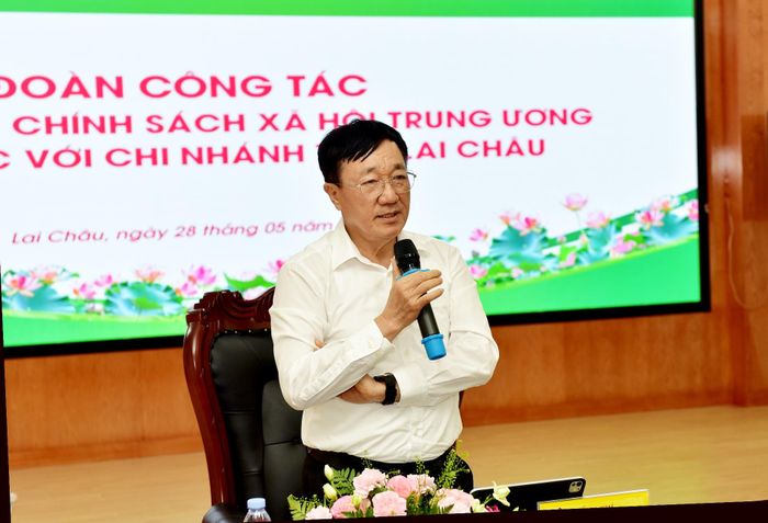 Đồng chí Dương Quyết Thắng - Tổng Giám đốc NHCSXH phát biểu chỉ đạo tại buổi làm việc.