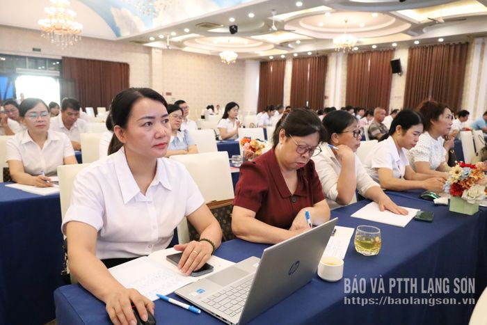 Các đại biểu dự hội nghị
