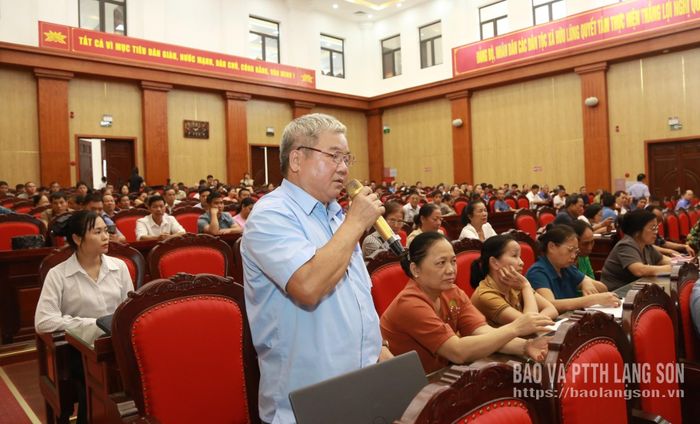 Người dân phản ánh tâm tư, nguyện vọng, nêu các kiến nghị trong chương trình