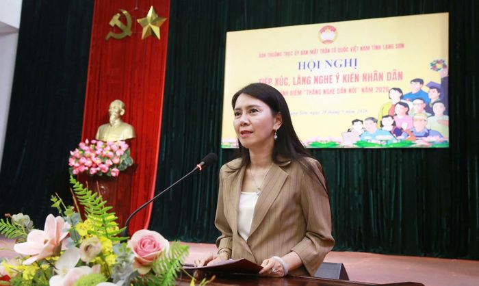 Đồng chí Đoàn Thu Hà, Phó Bí thư Tỉnh ủy, Trưởng đoàn Đại biểu Quốc hội tỉnh, Chủ tịch Ủy ban MTTQ Việt Nam tỉnh phát biểu tại hội nghị